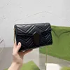 Bolsos de compras Bolso de hombro clásico de alta capacidad para mujer Bolso de cadena simple Diseño de embrague con tapa Crossbody Messenger Designer Lady Wallet 220809