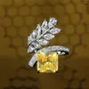Bröllopsringar Fashion Personlig gul zirkonfjäderring Redian Cut Pink Crystal Niche High-End Sense Light Luxury Female Jewelry Gift
