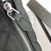 Kvinnors lyxdesigner axelväska 2024 Ny kedja liten cylindrisk handväska mode diamantformad crossbody väska fabrik direktförsäljning