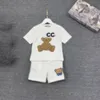 Lüks Tasarımcı Giyim Setleri Çocuklar Tişört Küçük Ayı Deve Monogramlı Kısa Moda İngiliz Moda Markası Yaz Çocuk Hazineleri