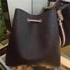 Дизайнеры суммируют вычурные кожаные леди сумки по кроссовым сумок высококачественные сумочки на сети женщинах на плечах роскошной рюкзак M40249