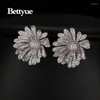 Stud￶rh￤ngen Bettyue Brand Fashion Luxury Gothic Style Cubic Zircon White Gold Color Flower Smycken f￶r Woman Wedding Present