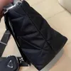 Bolso de marca de lujo para mujer Bolso de un solo hombro Nueva moda Ocio Tres en uno Embalaje multifuncional Bolso sesgado de nailon Fabricantes Ventas directas