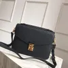 Luxurys Louyite Designers Bag Emminting Flower Pochette Women Handbag Messenger Bags本物の革メティ
