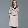 Женские траншевые пальто осени высокой модной бренд Женщина Классическая двойная грудь водонепроницаемое плащ