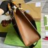 10A Diseñadores de lujo de calidad de primer nivel Bolsos de bambú con sobre para mujer Bolso con solapa de cuero real mediano Bolso de mano acolchado Bolso de hombro tipo bandolera