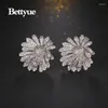 Stud￶rh￤ngen Bettyue Brand Fashion Luxury Gothic Style Cubic Zircon White Gold Color Flower Smycken f￶r Woman Wedding Present