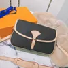 Bolsas de noite Mulheres Bolsas de ombro cl￡ssicas bolsas de crossbody bolsa bolsa flor velha flor de boa qualidade encerramento letra de letra de camale￣o de camale￣o de ouro lat￣o