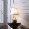 Lampes de table lumière nordique luxe laiton lampe corps tissu abat-jour bureau pour salle d'étude chambre chevet bureau décor E27 ampoules