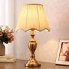 مصابيح طاولة أمريكية بسيطة مصباح حديث دافئ رومانسي غرفة نوم إبداعية بجانب السرير غرفة المعيش