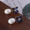 Boucles d'oreilles à tige Style européen et américain Tempérament élégant Forme de fleur bleue Perle de cristal incrustée