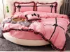 寝具セット2022 4PCSコットンラウンドベッドベッドシート枕カバーレースエッジ /ベッドスカート刺繍キルト