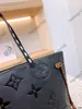 2023 حقائب مصممة للعلامة التجارية الفاخرة Women Women Classic Leopard Print Print Print With Wallet Counter Bag Bag Backage Crossbody Packages