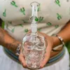 Bongs de vidro de caveira iridescente Heady Hookah Bubblers Oil Dab Rigs Cachimbo de água colorido para cera de tabaco Acessórios para fumar Cor aleatória