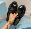 Sapatos casuais femininos de grife tênis de plataforma de couro monolítico preto cloudbust ao ar livre clássico triângulo P mocassins patente fosco com saco de pó