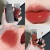 Espelho de água preta Esmulgos de lábios de alto brilho hidratante sexy lips vermelha maquiagem de batom de batom de lipstick longlast de cor de copo antiaderente