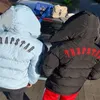 남자 다운 런던 하향 런던 후 까마귀 분리 가능한 후드 재킷 남자 겨울 따뜻함 - 검은 색 빨간색 1to1 품질 자수 편지 코트