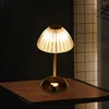 Lampade da tavolo 2022 Lampada creativa a LED in cristallo Camera da letto Studio Lettura Bar Decorazione Luce notturna Luci d'atmosfera