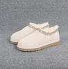 Venta caliente clásica Mini U5854 botas de nieve para mujer mantener la bota caliente Última moda Piel de oveja Piel de vaca Botas de felpa de cuero genuino Tazz Zapatilla Baotou zapatos
