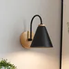 Wandlampen Noordelijke eenvoudig bedlicht Licht Huishoudelijk Lamp Woonkamer Studie Trap Decoratie IJzeren Moderne LED -verlichting