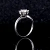 925 حلقة فضية من الجنيه الاسترليني مع D Color VVS Round Moissanite Rings 2 Carat 8.0mm Stone Women Ice Out Jewelry