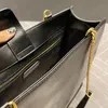 Lyxdesigner totes väska mode axelpåsar läder handväska kvinnor pochette lady shopping crossbody guld kedja handväskor stora kapacitet plånböcker reser 2 stilar