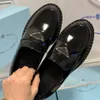 Mocassins en cuir au chocolat pour femmes chaussures de créateur de luxe triangle logo