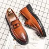 Mode loafers m￤n skor klassiska stenm￶nster pu rund t￥ metall dekoration slip-on aff￤rs casual br￶llop fest dagligen ad224