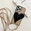 Crossbody Chain Love Heart Sir￨ne Cois de t￩l￩phone pour iPhone 14 13 12 11 Pro Max 7 8 SE2 SE3 Lynard r￩glable Lycye Grain Cuir Back Cover.