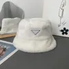 Mützen Frauen Herbst und Winter Designer Beanie Haar Warme Candy Farbe Motorhaube Paar Mode Metall Dreieck Brief Casquette