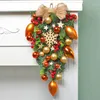 Fiori decorativi Ghirlanda di ghirlande a goccia di Natale con palline rosse Layout creativo della scena della finestra Decorazione Porta in rattan con fiocco