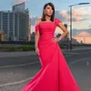 Robes de soirée formelles en satin rose vif une épaule de célébrités ruchées vestidos de train détachable de noche 326