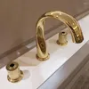 Rubinetti per lavabo da bagno Miscelatore per lavabo Ottone dorato lucido Montato sul ponte Quadrato a 3 fori Doppia maniglia e rubinetto per acqua fredda