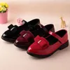 Platta skor 2022 Barn prinsessa läder pu 3 färger avslappnad baby svart rött flickor modemärke sportdans