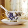 Canecas Bone China Coffee Chars Define coloridas xícaras de chá de cerâmica de flores e pires de porcelana de chá britânica Bom presente de Natal 221114