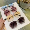 Солнцезащитные очки квадратные безрамные солнцезащитные очки для женщин роскошные ретро винтажные клип -дизайнеры оптовые массовые оттенки солнечные очки для женщин UV T220924