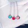 High End Peach Necklace Designer Women039S قلادة 18K الذهب هدايا المجوهرات الأصلية 316L مصنع الفولاذ المقاوم للصدأ 2539278