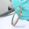 Luxurys dise￱adores pulsera de brazalete con brazalete tendencia de la moda tachuelas con diamantes de calidad pulseras boutique joyas de regalo muy bonito estilo 10 estilo