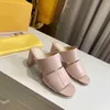 2021 Novos saltos altos slides com ampla banda dupla feminina designer sand￡lia de 65 mm de altura Ladies Lettering Sandals Summer Beach Shoes No272