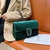 Fabrika Gezimi Doğrudan Satış Kadın Çantası Sonbahar ve Kış Yeni Moda Kadife Nakış Küçük Kare Doku Taze Crossbody Cross Chain