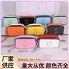 Autorizzazione di fabbrica Vendite dirette Nuova borsa da donna a una spalla Simple Color Contrast Camera Fashion Lettere Portable Messenger