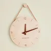 벽 시계 나무 슬링 창조적 인 시계 북유럽 및 홈 거실 장식 라우드 스피커 음소거 목가
