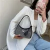 Dégagement d'usine Sac de vente directe pour femmes 2023 Printemps et été Nouvelle mode Versatile Underarm avec Diamond Texture Tote Crossbody s