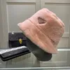 قبعة مصمم قبعة النساء الشتاء قبعة الرجال قبعات الجمجمة قبعة قبعات التزلج Snapback قناع رجالي القطن للجنسين الكشمير المرقعة رسائل فاخرة الدفء في الهواء الطلق عارضة بيني