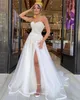 Luxury A Line Wedding Dresses 3D Fiori 3d Abiti da sposa senza spalline allacciati Sweep Train Dress Romantic Robe de Mariee