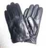 Diseñador Men039s Guantes cálidos Moda Piel de oveja Piel de una pieza Guantes de cuero Entrega a domicilio2490907