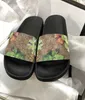 Sandalet Yaz Huaraches Flip Flops Terlik Kaliteli Tasarımcı Terlik Dişli Dipler Çizgili Çizgili Nedensel Slip Slip