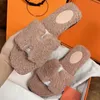 Furry Slide Sandal Designer tofflor Fur Woman Brodery Shealing Handduk Flipflop Shoe Fluffy Slipper Home Fuzzy Slider Flat Comfort Mule Flip Flops Winter 35-42