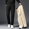 Pantalones para hombres Invierno Lambswool Cálido Espesar Pantalones de chándal Moda Joggers A prueba de agua Marca casual Plus Pantalones de tamaño polar 221114