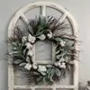Dekorative Blumen, künstlicher Rattan-Weihnachtskranz mit Tannenzapfen, Haustür-Wanddekoration, Winter-Hängeornamente, Bauernhaus-Dekoration